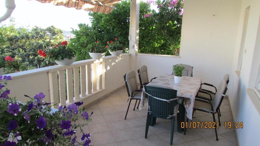Apartment Tomy Trogir Exterior foto