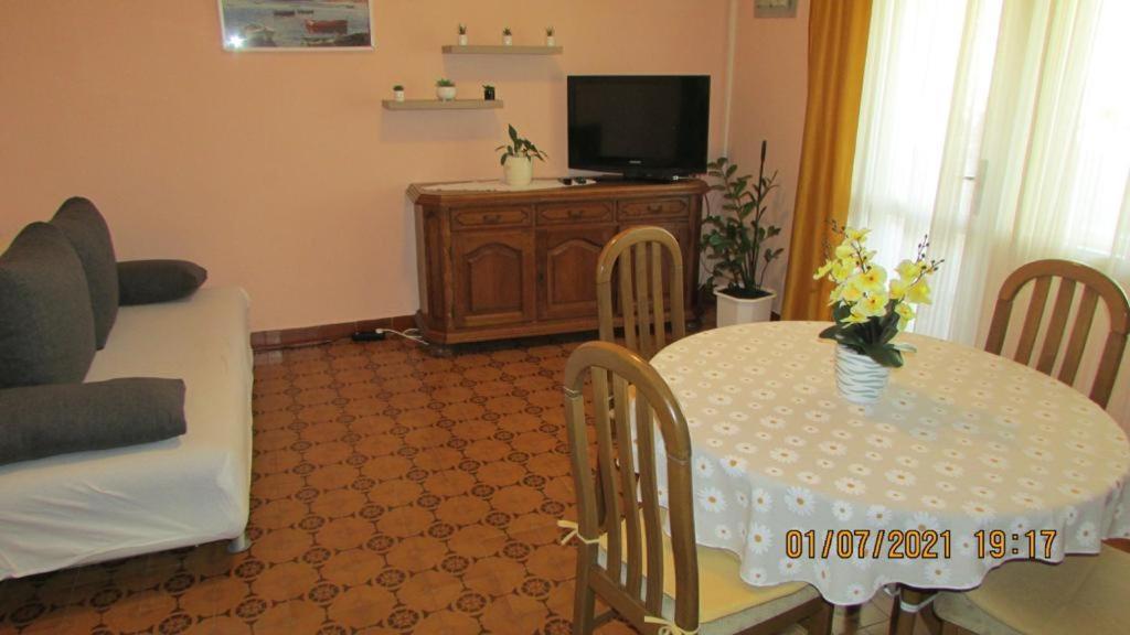 Apartment Tomy Trogir Exterior foto